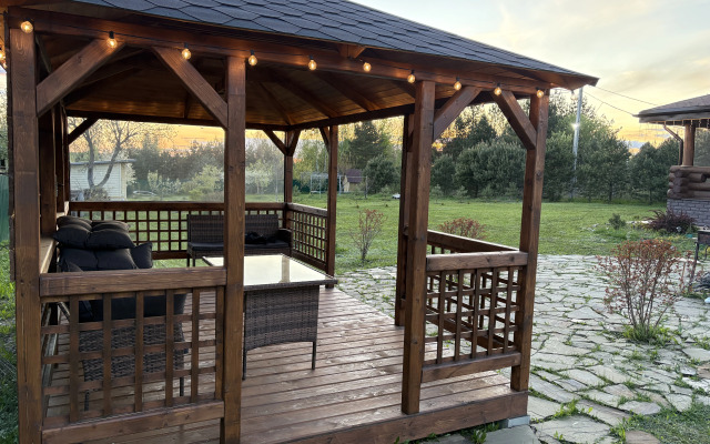 Частный дом из бревна с баней