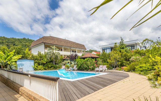 Yuzhny Park Guest House