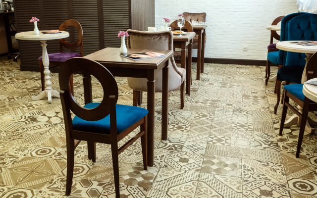 Отель Аристократ