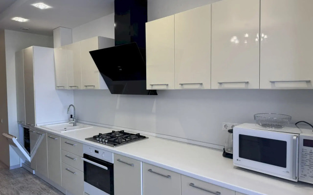 276 prostornaya u morya s balkonom Flat