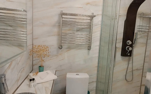 Vmestitelnaya Dvukhkomnatnaya S Vidom Na More Flat