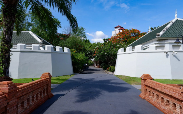 Kalanan Riverside Resort