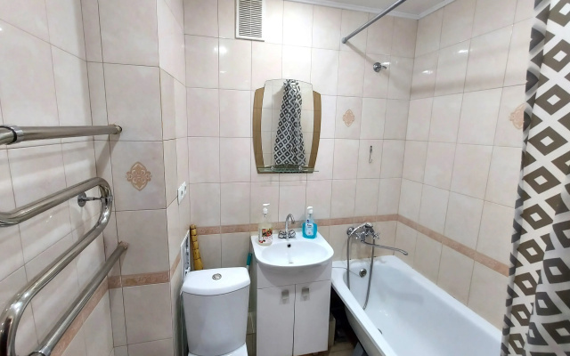 Kvartira Bol'saa odnuska v centre radom s parkom, gorbol'nicej, FOKom i vuzami