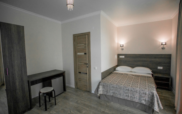 La V Hotel