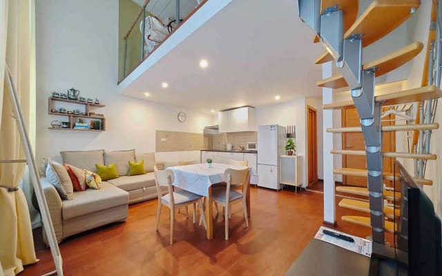 Апартаменты Невский 18 Николь и Мишель 1