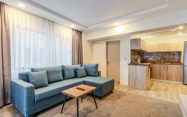 Отель Roys Hotel & Suites