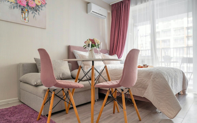 Studiya u morya s bassejnom na territorii. Karavella 112 Apartments