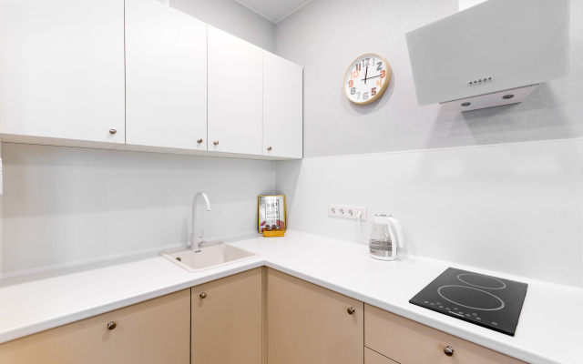 Sovremennaya studiya dlya dvoikh vozle  Ekspo-grad Flat