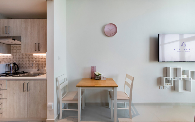 Beautiful Studio in Seven Palm Apartments