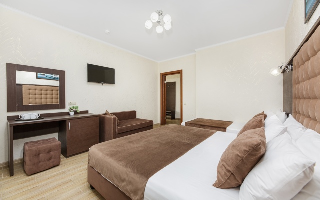 Leonsia Hotel