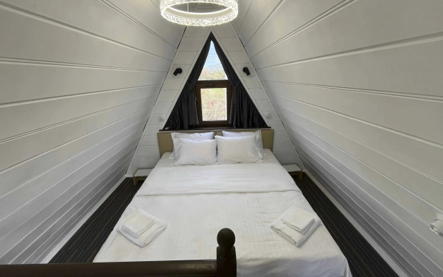 Шале Двухэтажное с зоной костра, барбекю, террасой и джакузи