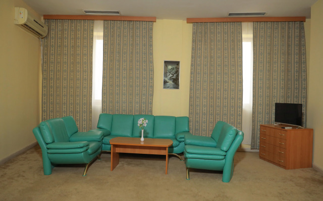 Expo Hotel