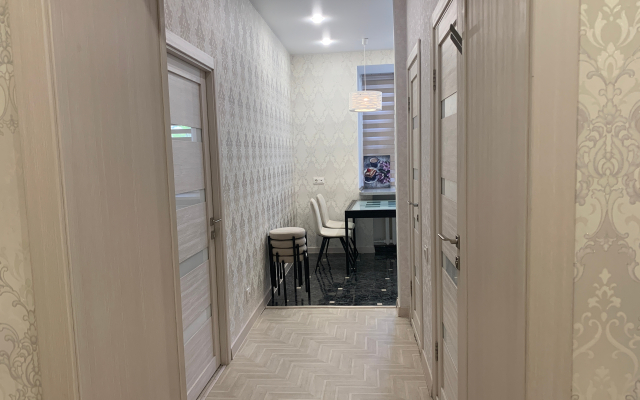 Квартира трехкомнатная с современным ремонтом в центре Тюмени