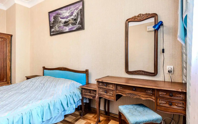 V Tikhom Tsentre Park Chelyuskintsev 4 Kom.kv. Flat