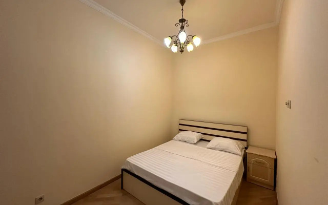 2-K v Novostroyke, Ulitsa Arama, Di480 Flat
