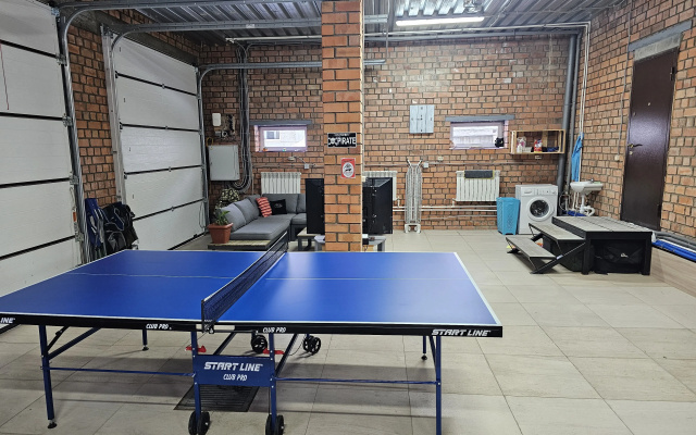 Prostorny Dvukhetazhny S Baney U Gory Parkovaya Private house
