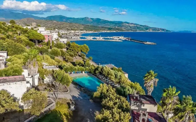 Отель Hydra Club Hotel e Village