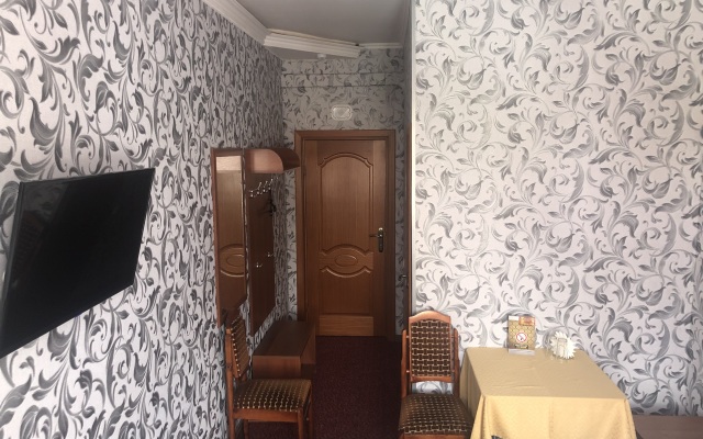 Sholkovy Put Hotel
