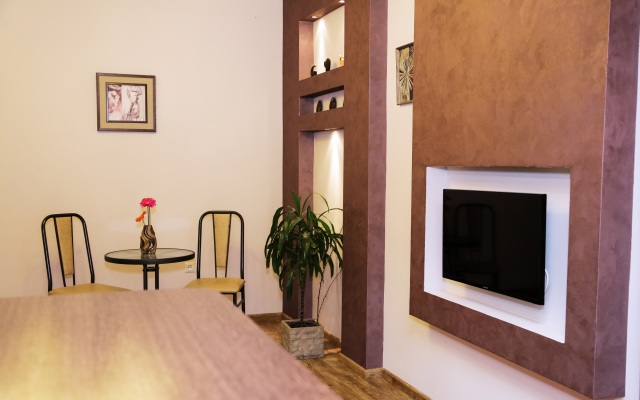 Kvartira Na Pl Saharova Ul Nalbandyan Apartments