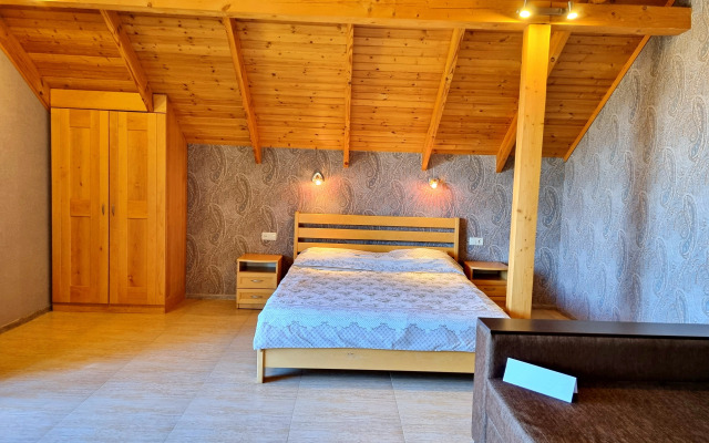Shalyapin House Guest House