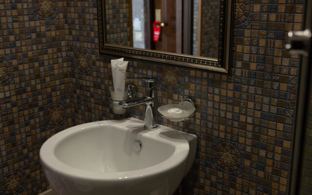 GUSTO Hotel
