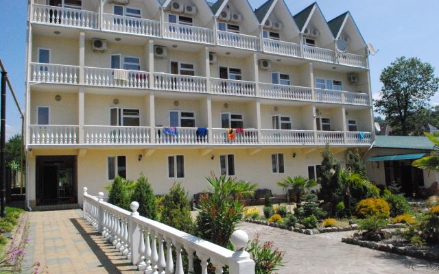 Arlyuma Hotel