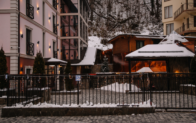 Troyka Apartments