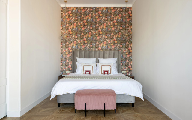 Апартаменты с Балконом и Видом на Никольский Собор