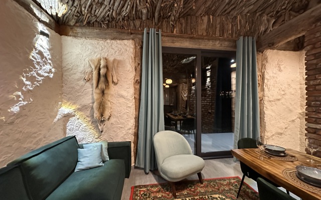 Gnѣzdo S Kaminom i Dvumya Spalnyami Private House
