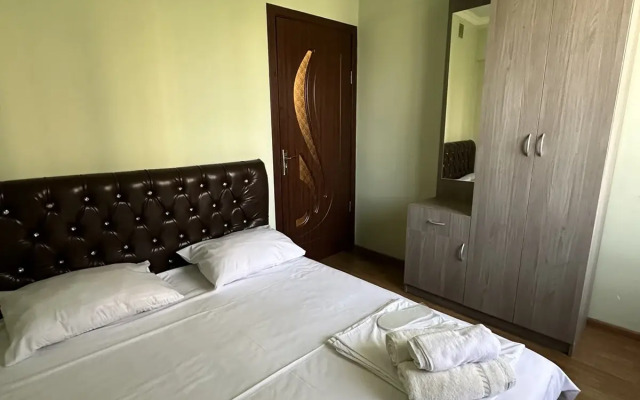 Perte House on Mashtots 15 Apartments