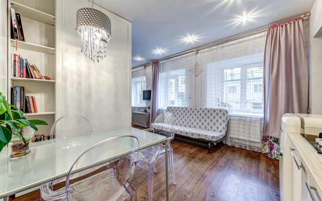V Zolotom Treugolnike Flat