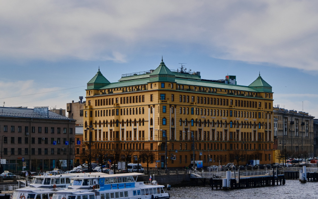 River Palace Hotel