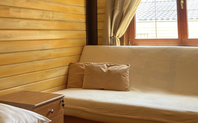 Chastny Kottedzh u reki Private house