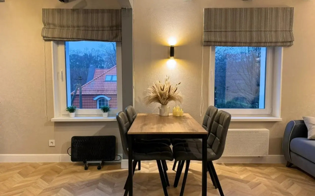 Kvartira Jennifer Apartment. Stil'naa atmosfernaa radom s morem i parkom