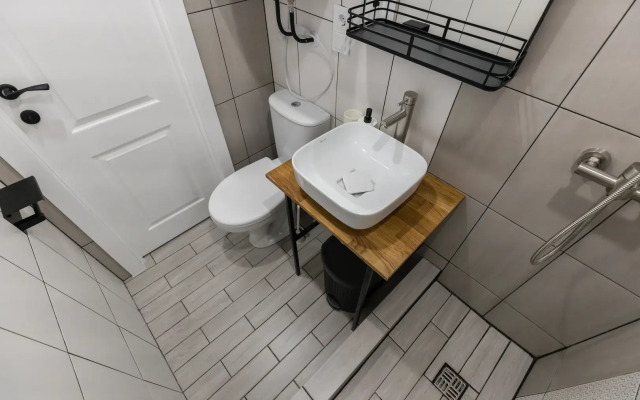 Studiya s balkonom Bombflat na Grivtsova Apartments
