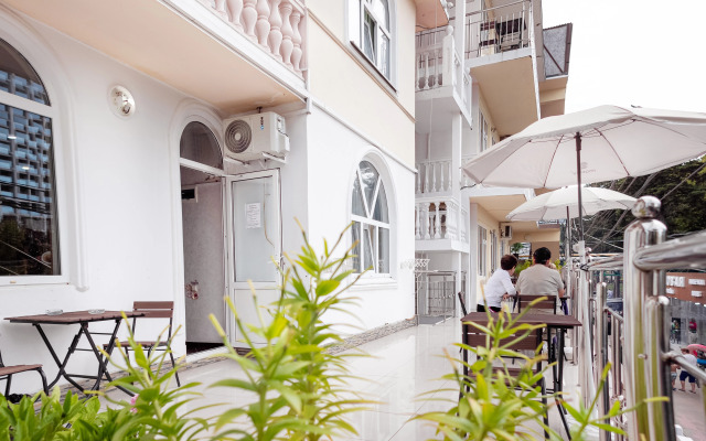 Rich Hotel