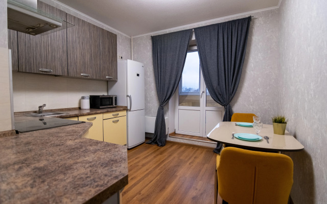V otlichnom rayone na troikh Apartments