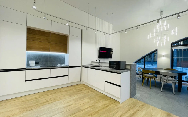 Апартаменты Apartburo Делюкс  в бельэтаже у моря