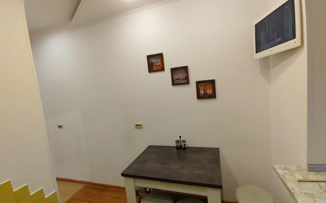 V Tsentre U Dramaticheskogo Teatra Flat