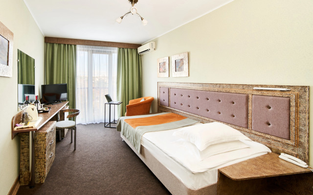 Ukraina Hotel