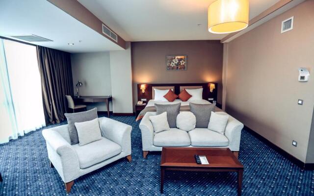 Parkside Hotel & Apartments