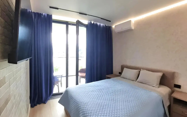 Квартира с отдельной спальней и просторным балконом