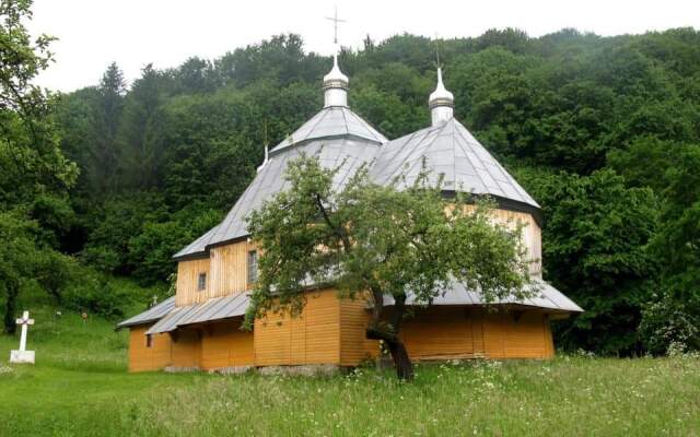 House With Mountain Views