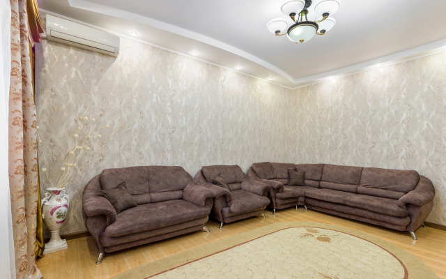 S Basseynom I Hammamom Private House