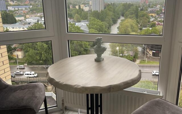 Kvartira S Vidom Na Gory I Rechku Apartments