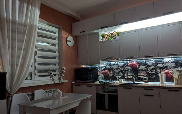 Yevrodvushka S Vidom Na More Flat