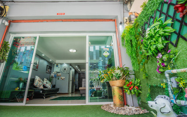 Menulis Coolly House Patong Guest House