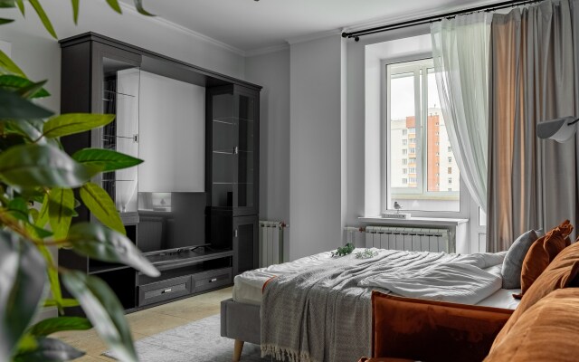 S konditsionerom i shikarnym dizaynerskim remontom Flat