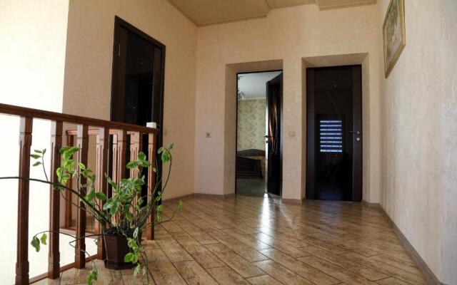 L'yuis Rostov Na Donu Guest House