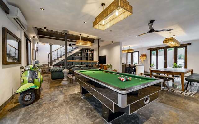 Gang Bima - Unique Retro Seminyak Private Mansion Villa